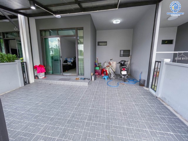 *****ทาวน์เฮ้าส์มือสองย่านนนทบุรี ม.พลีโน่ บางใหญ่ คุณภาพระดับ AP บนเนื้อที่ 18 ตร.ว. ฟังก์ชัน 3 ห้องนอน 2 ห้องน้ำ 1 ที่จอดรถ บ้านสวย หน้าบ้านไม่ชนใคร ราคาพิเศษ! ใกล้จุดขึ้นทางด่วน "ศรีรัช" และรถไฟฟ้าสายสีม่วง "สถานีคลองบางไผ่"